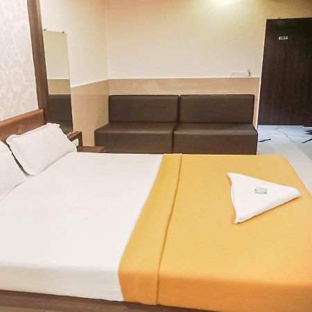 Gurukripa Nx Lodging By Wb Inn Тане Екстериор снимка