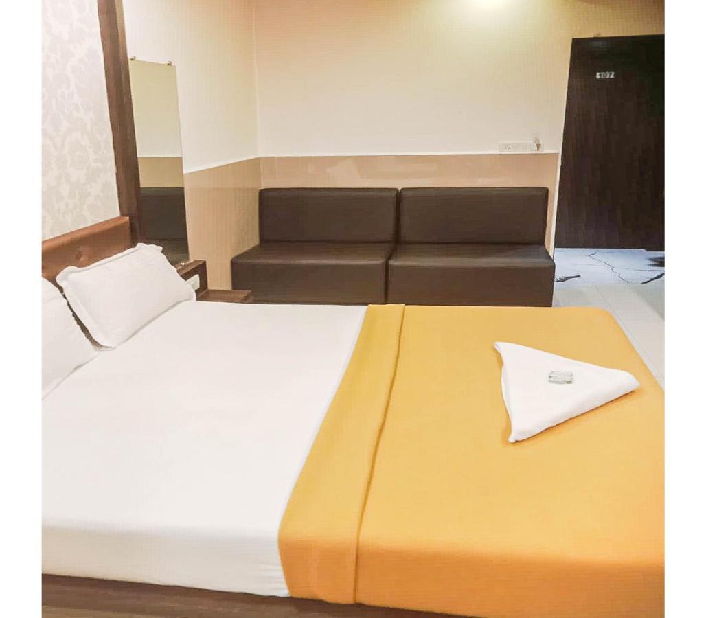 Gurukripa Nx Lodging By Wb Inn Тане Екстериор снимка
