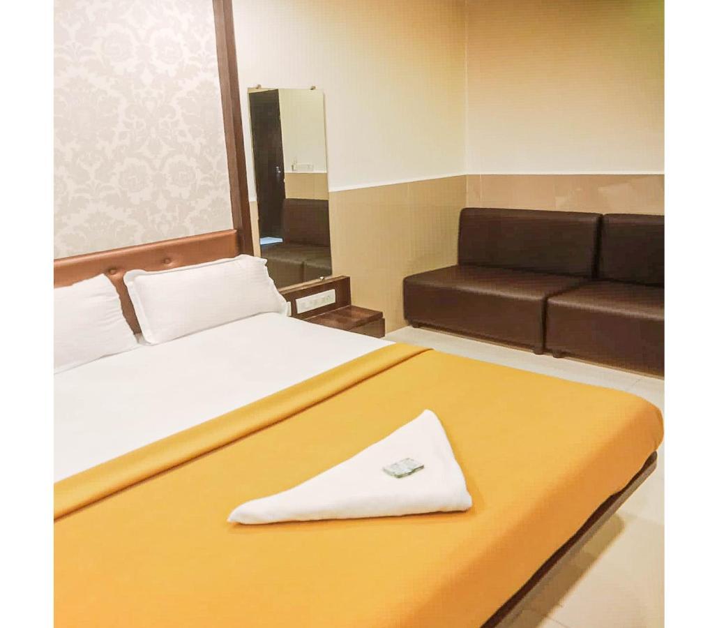 Gurukripa Nx Lodging By Wb Inn Тане Екстериор снимка