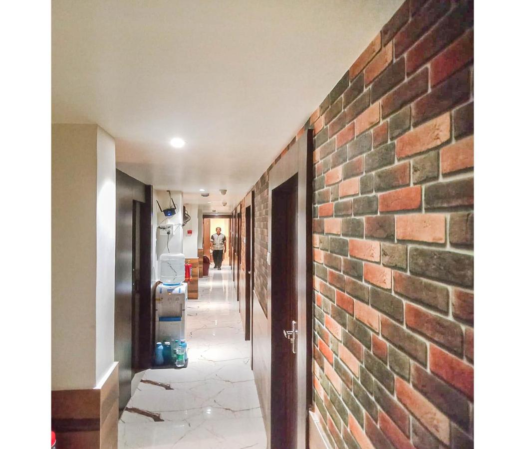 Gurukripa Nx Lodging By Wb Inn Тане Екстериор снимка